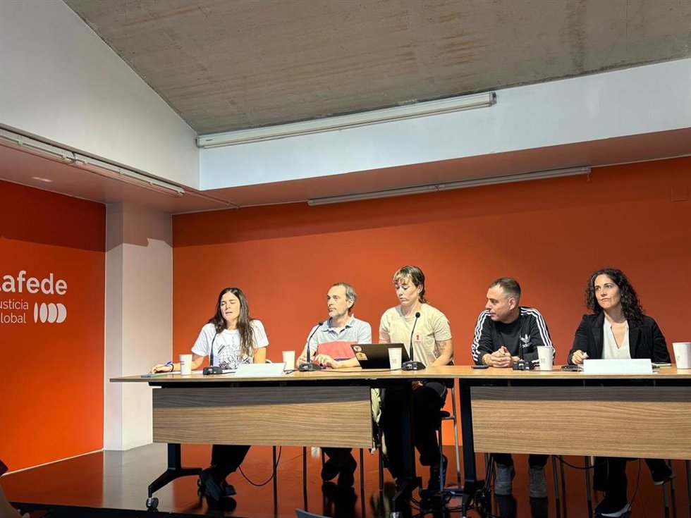 Rueda de prensa de miembros de la coalición Prou Complicitat amb Israel, Boicot ICL, Taula Sindical de Catalunya, Confederació Sindical d'Habitatge y la red de observadoras Som Defensores