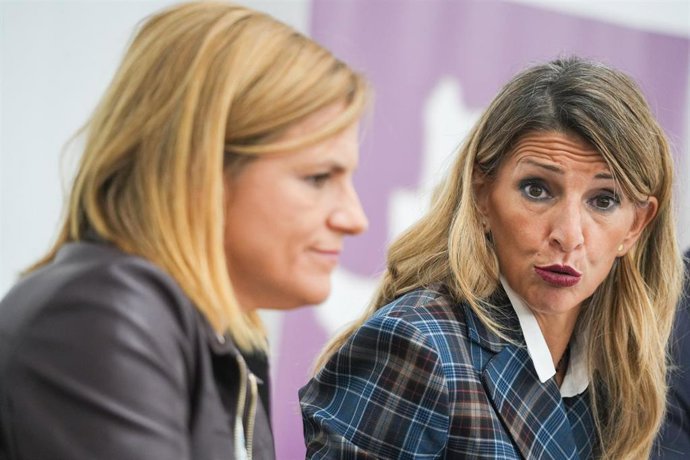 Yolanda Díaz junto a Pilar Bernabé en Torrent (Valencia)
