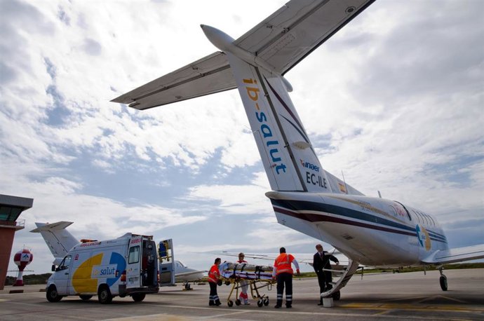 Archivo - Transporte médico aéreo.