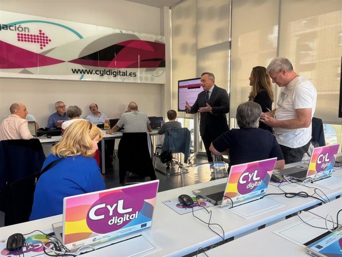 La Junta confirma la utilidad de los talleres de CyL Digital para tramitar la tarjeta Buscyl online