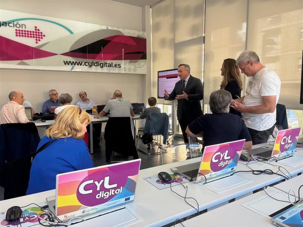 La Junta confirma la utilidad de los talleres de CyL Digital para tramitar la tarjeta Buscyl online