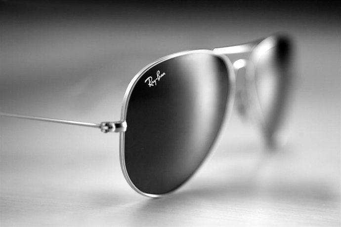 Archivo - Gafas de aviador de la marca Ray-Ban de EssilorLuxottica.