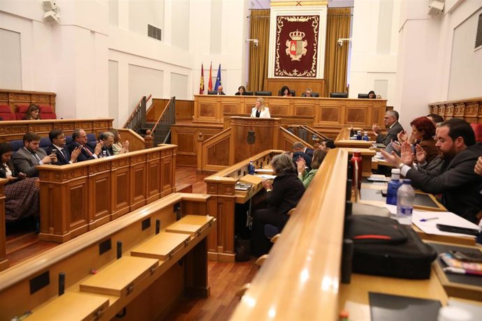 La portavoz del grupo socialista en las Cortes regionales, Ana Isabel Abengózar, interviene durante la primera sesión del Debate sobre el Estado de la Región, en las Cortes de Castilla-La Mancha, a 16 de octubre de 2025, en Toledo, Castilla-La Mancha (Esp