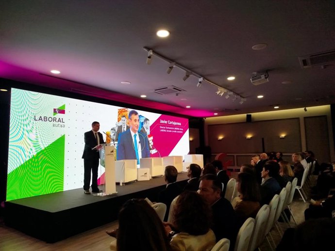 Laboral Kutxa presenta en Pamplona un informe relativo a la economía navarra, para la que estima un crecimiento del 1,8% en 2026.
