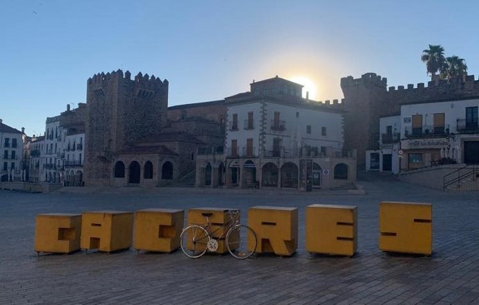 Archivo - Plaza Mayor de Cáceres en una foto de archivo