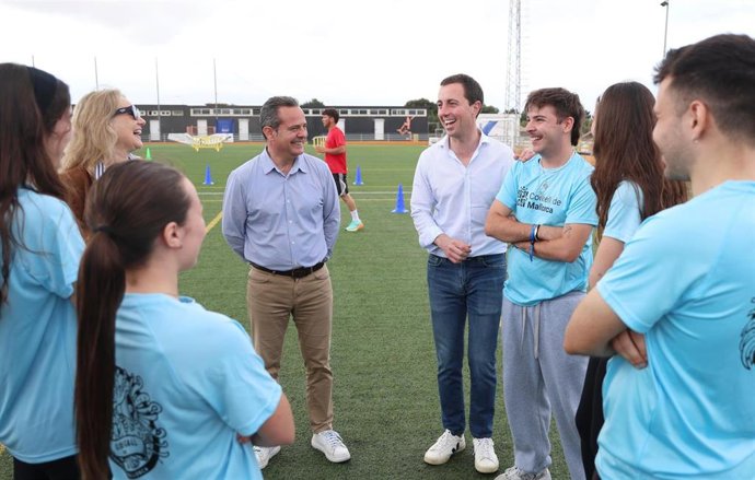 El conseller insular de Presidencia, Antoni Fuster, y el presidente del Consell de Mallorca, Llorenç Galmés, en una actividad deportiva del Consell de Mallorca.