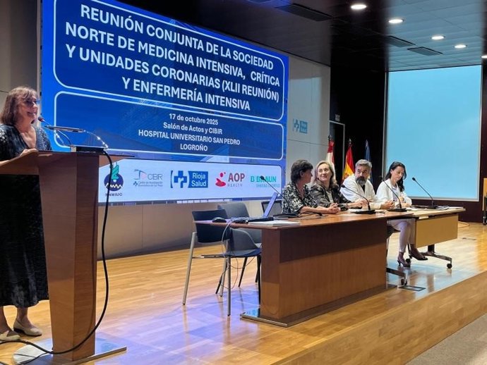 Cien profesionales de Cuidados Intensivos comparten experiencias en el Hospital San Pedro