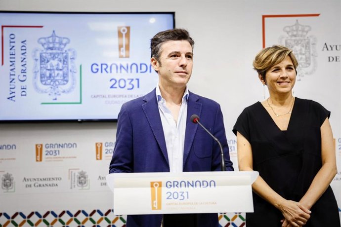 Los concejales de Presidencia y de Movilidad de Granada, Jorge Saavedra y Ana Agudo, en imagen de archivo