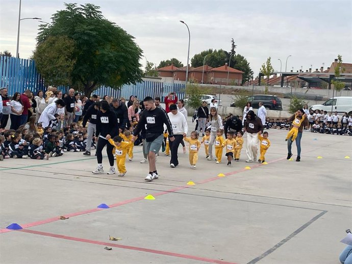 Más de 2.500 alumnos riojanos participan en la carrera solidaria de Unoentrecienmil contra la leucemia infantil