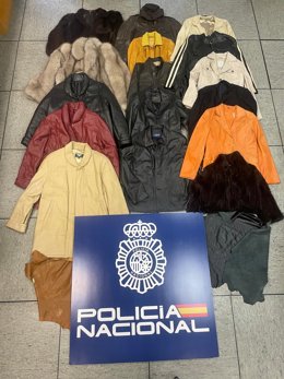 Prendas recuperadas tras su robo de un establecimiento de Burgos.