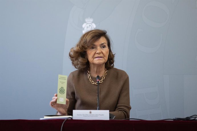 A Presidente do Conselho de Estado, Carmen Calvo Poyato, apresenta o Relatório 2024 do Conselho de Estado, em 16 de outubro de 2025, em Madri (Espanha). Este é o relatório anual que detalha a atividade consultiva, administrativa e jurídica realizada pelo 