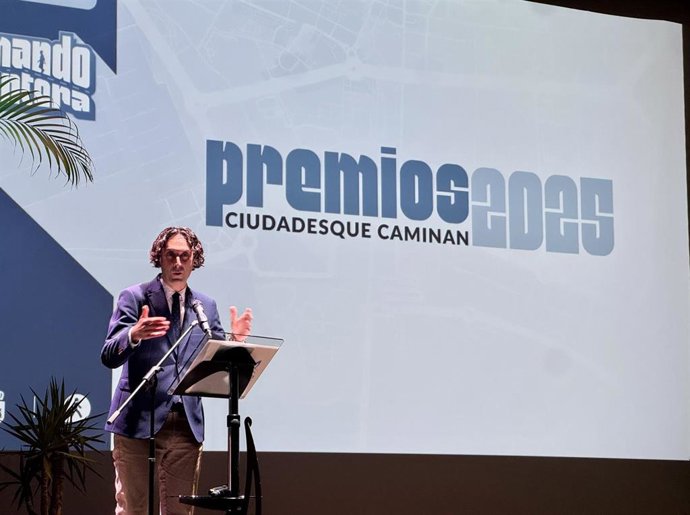 El alcalde de Astillero, Javier Fernández Soberón, recoge el Premio Ciudades que Caminan 2025 que reafirma su liderazgo en movilidad peatonal