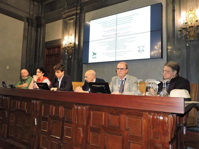 I Premio de Poesía Generación del 27, en Sevilla.