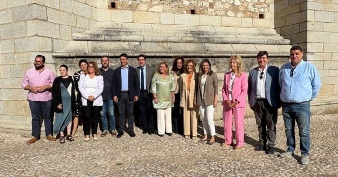 Socialistas onubenses en su reunión en Aracena.
