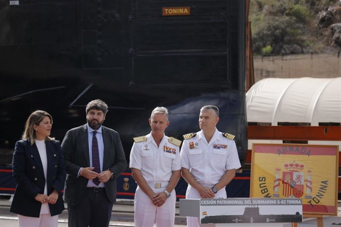 Acto de cesión patrimonial del submarino S-62 'Tonina' por parte de la Armada al Ayuntamiento de Cartagena, para que el Consistorio pueda proceder a su musealización y apertura al público