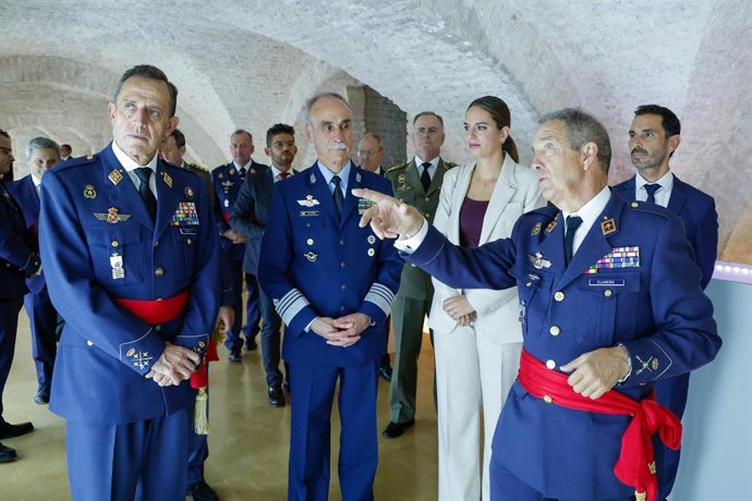 Inauguración del Centenario de los Grandes Vuelos de la Aviación Militar Española en Sevilla.