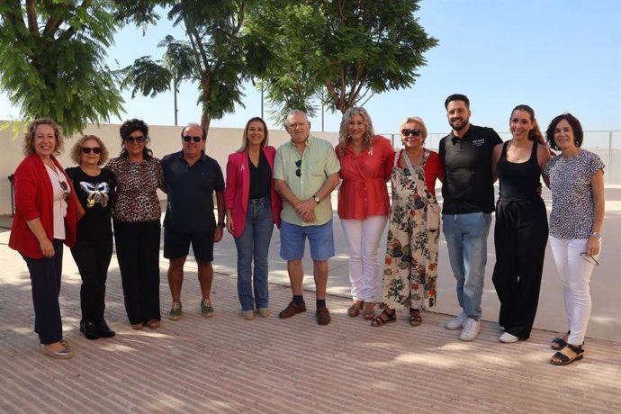 La alcaldesa de Alcalá de Guadaíra (Sevilla), Ana Isabel Jiménez, en la fiesta de convivencia en el Centro de Día Luis Velázquez Peña.