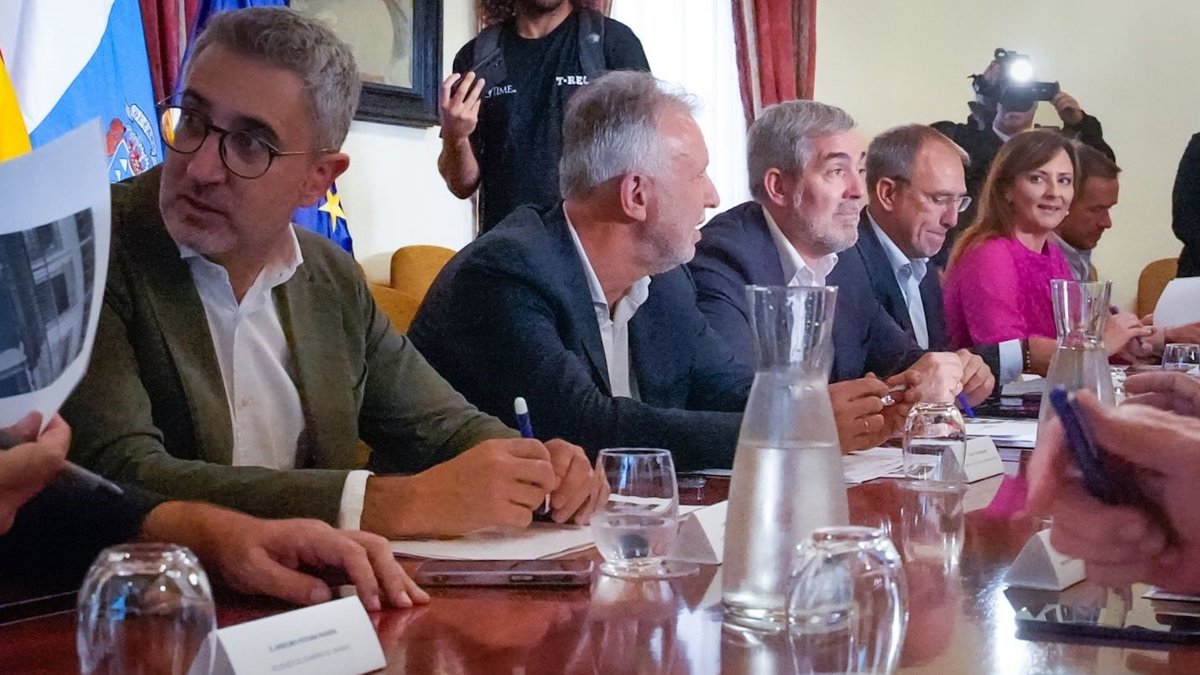 Gobierno central y Canarias pactan un decreto-ley antes de final de año para acelerar la reconstrucción de La Palma