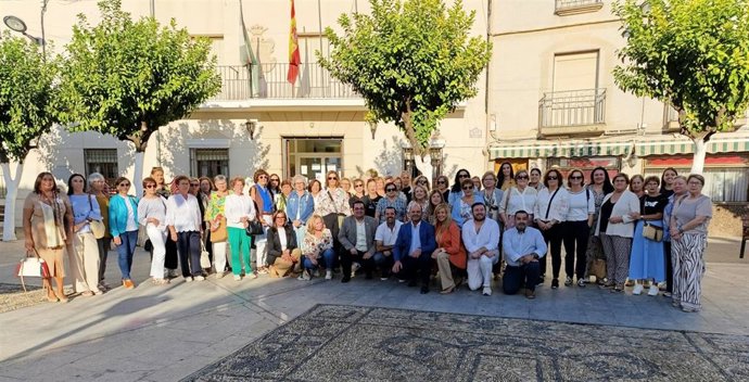 Participantes en el acto conmemorativo por el Día de la Mujer Rural.