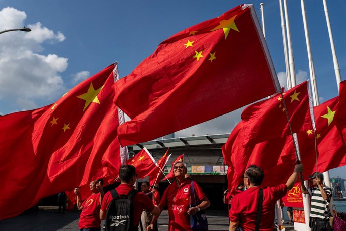 Imagem de arquivo de bandeiras chinesas.