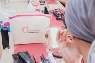 Archivo - Un estudio muestra el impacto positivo de la cosmética y la comunicación digital en la autoestima de mujeres con cáncer