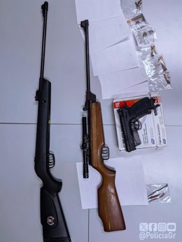 Armas de cuarta categoría intervenidas en un local clandestino de cachimbas en Granada