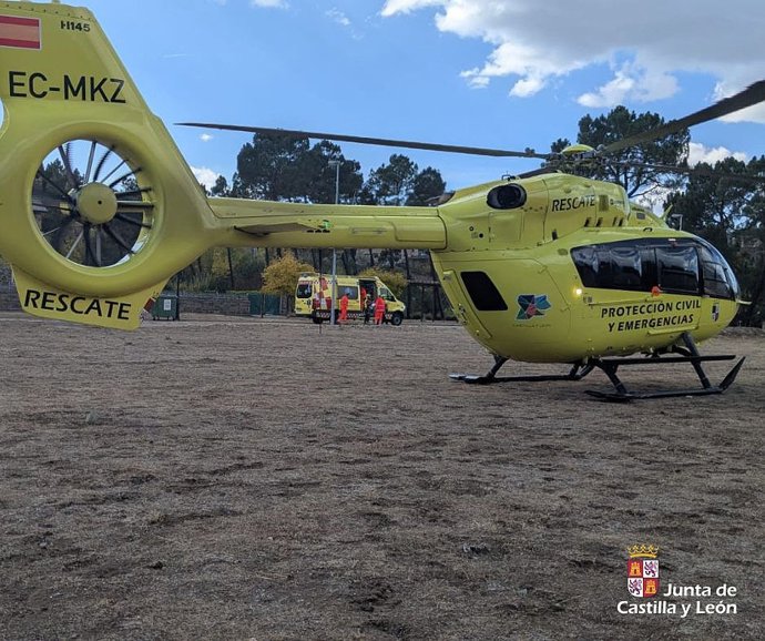 Rescate de un agente medioambiental en Porto (Zamora).
