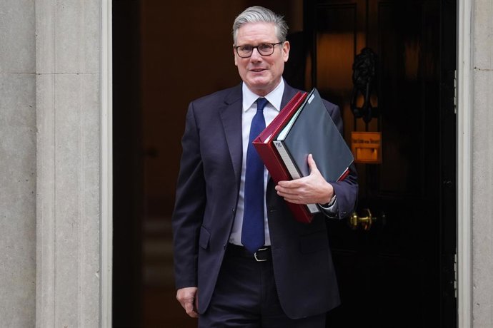 15 October 2025, United Kingdom, London: UK Prime Minister Keir Starmer departs 10 Downing Street, London, to attend Prime Minister's Questions at the Houses of Parliament. Photo: James Manning/PA Wire/dpa