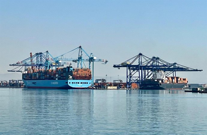 Archivo - Arxiu - Els trànsits de contenidors de Valenciaport es resistixen al setembre un 4,5% 
