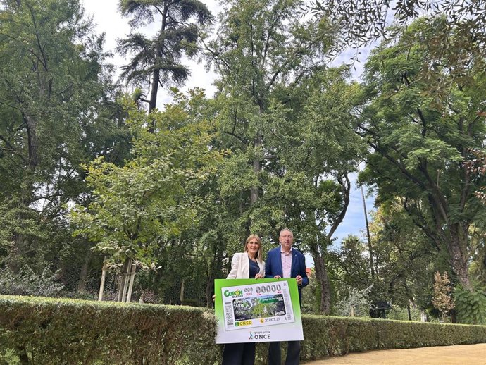 La ONCE presenta el cupón dedicado al ginkgo del Real Alcazar de Sevilla.