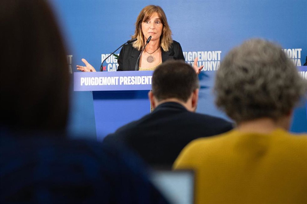 Archivo - La diputada de Junts y secretaria primera de la Mesa del Parlament, Glria Freixa, durante una rueda de prensa, a 6 de mayo de 2024, en Argels, Rosellón (Francia).