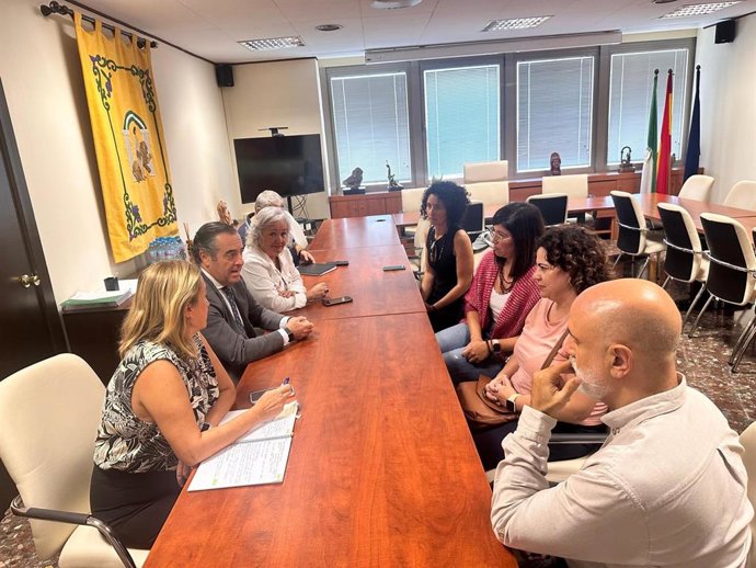Junta se reúne con Ayuntamiento de Málaga y AMPA de CEIP Intelhorce para trasladar detalles del nuevo centro.