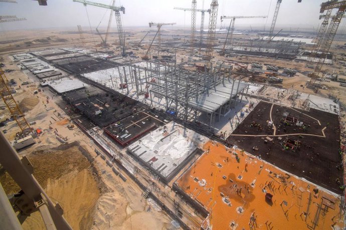Stargate UAE, a 1GW large-scale AI infrastructure cluster being developed by Khazna Data Centers, a G42 company, within the 5GW UAE-U.S. AI Campus in Abu Dhabi.