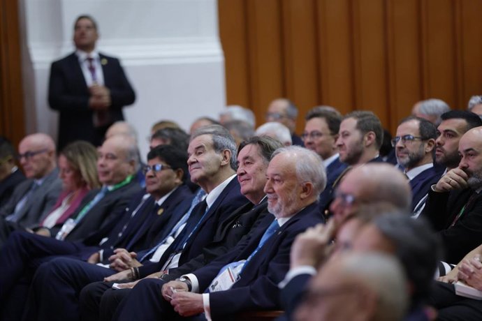 El Congreso de la Lengua cierra sombrío en Perú tras el conflicto entre RAE y Cervantes, pero con "éxito" en datos