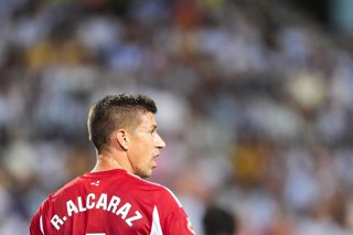 Archivo - Ruben Alcaraz of Granada CF looks on during the Spanish league, LaLiga Hypermotion, football match played between Malaga CF and Granada CF at La Rosaleda stadium on September 6, 2025, in Malaga, Spain.