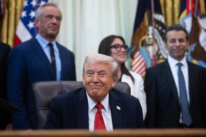 16 de outubro de 2025, Washington, Distrito de Columbia, EUA: O presidente dos Estados Unidos, Donald J. Trump, anuncia um acordo com a Merck KGaA, da Alemanha, para reduzir o preço de seus medicamentos para fertilização in vitro nos Estados Unidos, no Sa