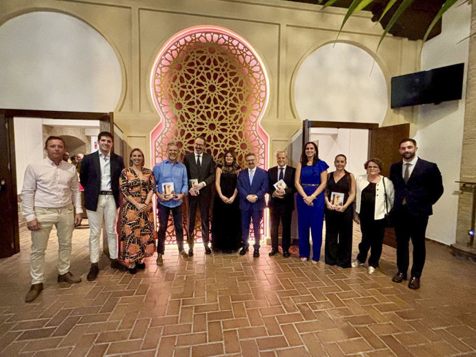 Foto de familia en el acto por el 700 aniversario de El Carpio