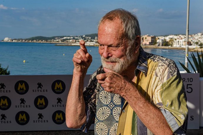 El director de cine estadounidense y miembro de los Monty Python, Terry Gilliam, en un photocall antes de recibir el Gran Premi Honorífic del Festival de Sitges, a 17 de octubre de 2025