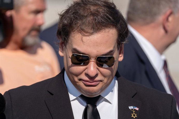 Archivo - Arquivo - 25 de abril de 2025: GEORGE SANTOS, o ex-congressista republicano de Nova York cujos esquemas alimentaram uma ascensão imprevista e uma queda espetacular, foi condenado a mais de sete anos de prisão federal na sexta-feira. Santos se de