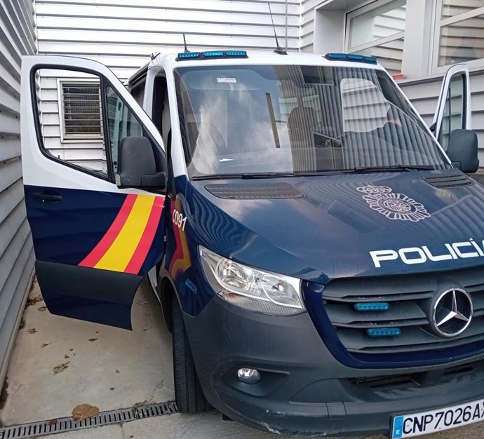 Imagem de um carro de patrulha da Polícia Nacional.