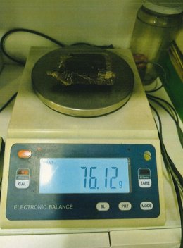 La Policía Local de Mijas (Málaga) ha incautado una placa de 76 gramos de hachis a un hombre tras una acción policial en la que el mismo individuo, que se encontraba en compañía de otro, desistió de la okupación de una vivienda en esta ciudad.