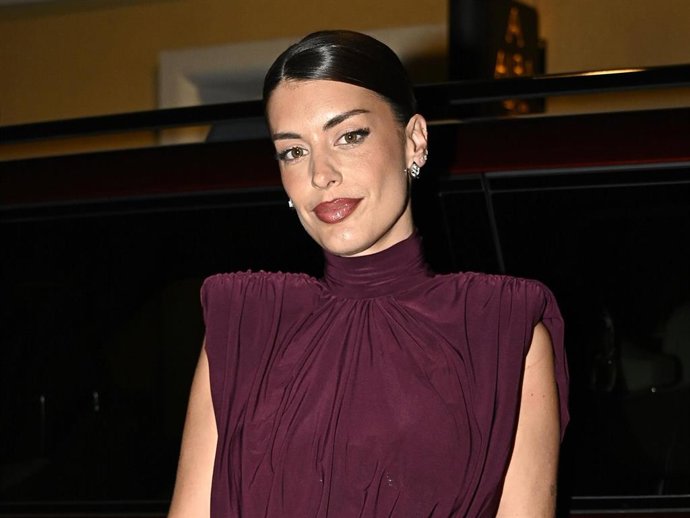 Dulceida llega al Palacio de Santoña para asistir a la V edición de la gala benéfica ELLE x Hope, a 16 de octubre de 2025, en Madrid (España).