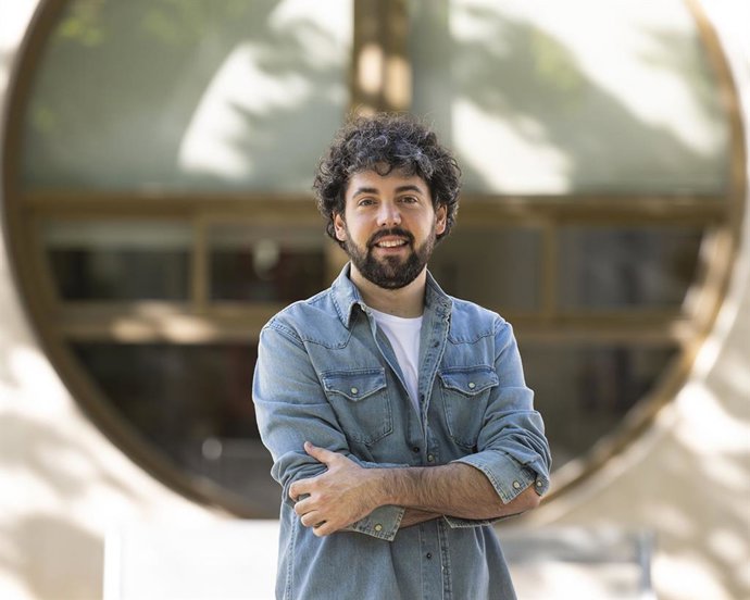 Archivo - David Navajas Hernández, nuevo doctor por la Universidad Pública de Navarra (UPNA), fotografiado en el campus de Arrosadia.