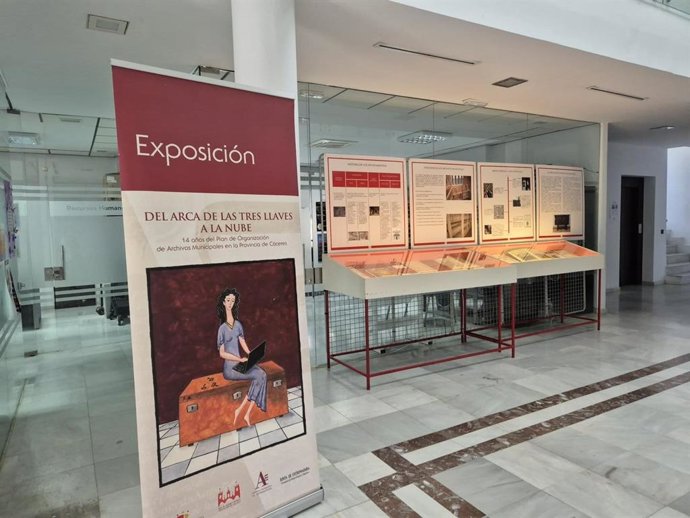 Documentos históricos de Almaraz se exponen en la muestra 'Del arca de las tres llaves a la nube'