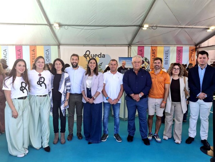 En la imagen, la consejera de Agua, Agricultura, Ganadería y Pesca, Sara Rubira, junto al alcalde de Totana, Juan Pagán, el director general del Instituto de Turismo de la Región de Murcia (Itrem), Juan Francisco Martínez, organizadores y participantes