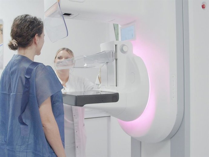 El nuevo mamógrafo de la Unidad de la Mujer de HT Médica, del Hospital San Juan de Dios de Córdoba.