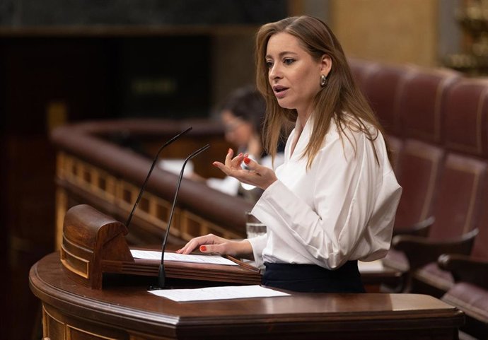 La portavoz del PP en el Congreso, Ester Muñoz, interviene durante una sesión plenaria, en el Congreso de los Diputados, a 7 de octubre de 2025, en Madrid (España). 