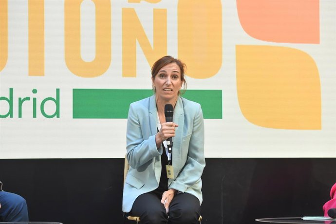 A porta-voz da Más Madrid e Ministra da Saúde, Mónica García, participa da Cúpula de Outono organizada pela Más Madrid, em 18 de outubro de 2025, em Madri (Espanha). Sob o lema "Imaginários Políticos do Futuro", a Cúpula de Outono tem como objetivo ser um