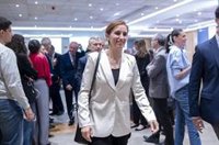 Mónica García pide "reevaluar" la propuesta del Gobierno sobre los autónomos para que pague más el que más gana