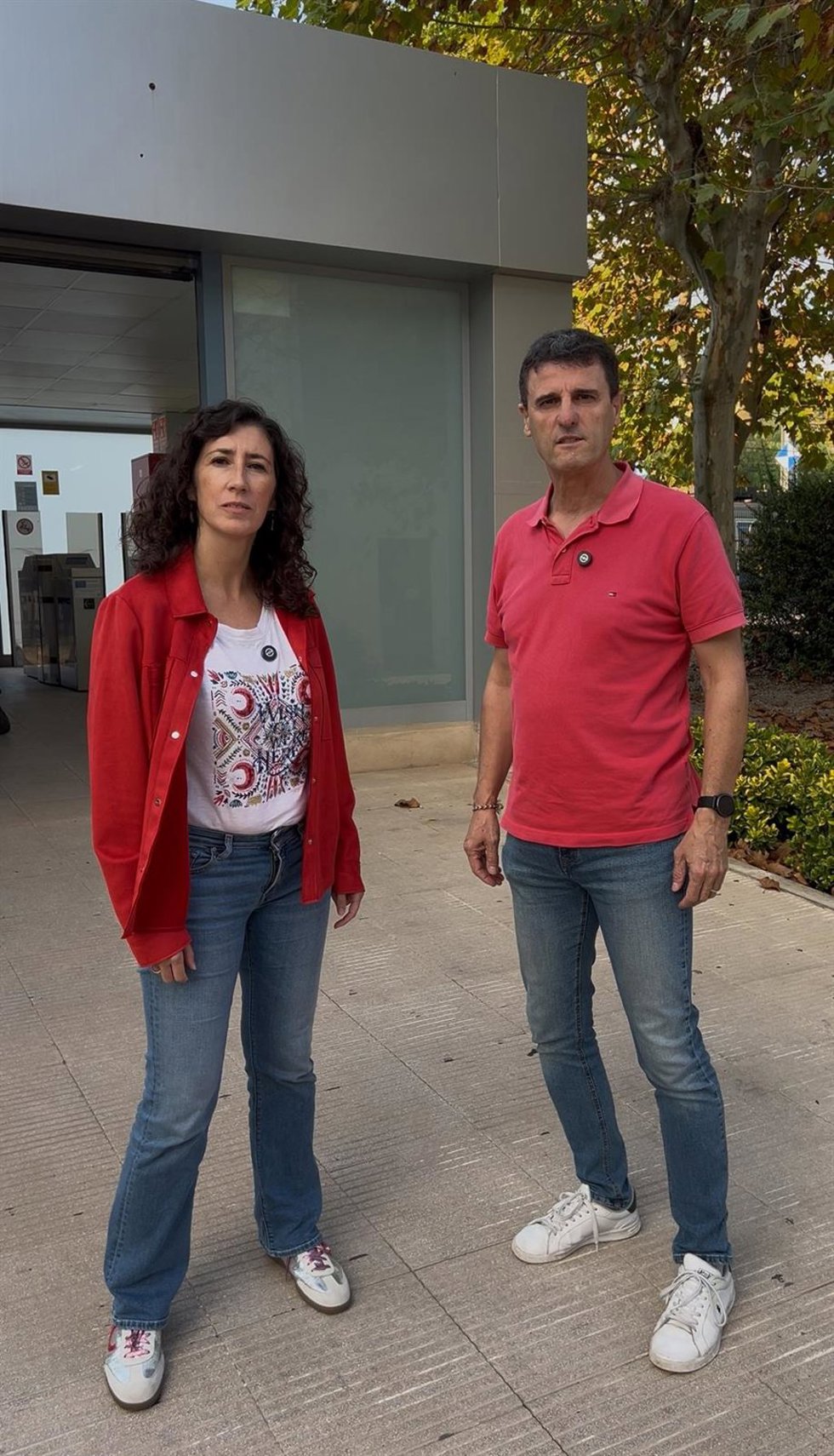 La secretaria general de la FSM, Amanda Fernández, y el alcalde de Art, Manolo Galán.
